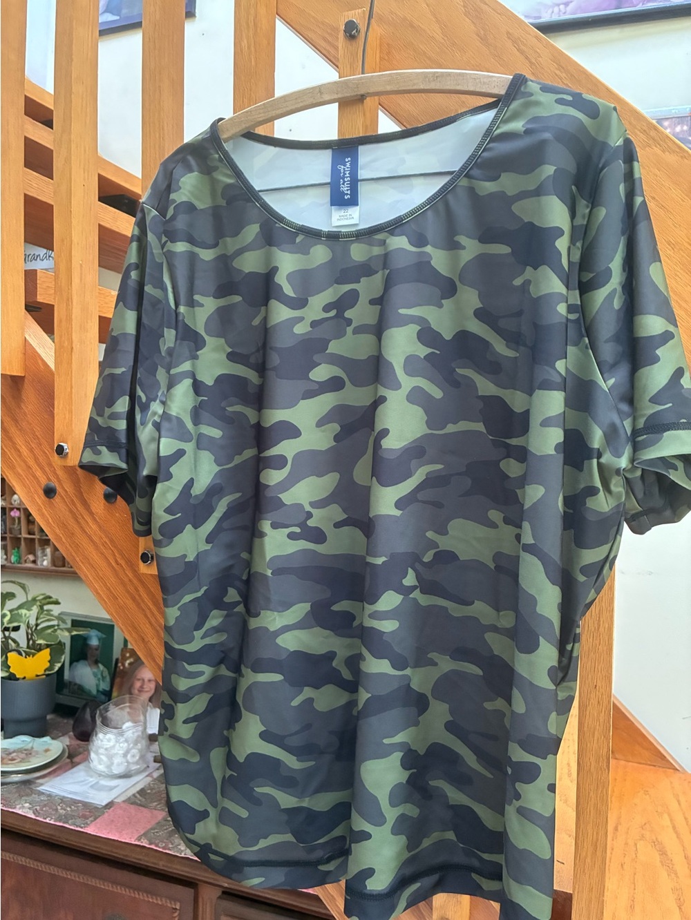 Women’s Camo Short-Sleeve Shirt Swim - Green/Black NWOT Size 22